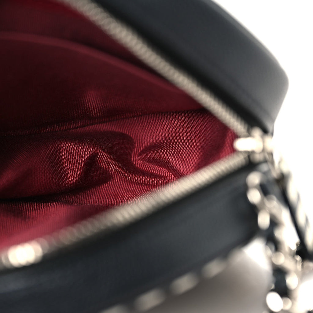 Caviar Quilted Filigree Round Clutch With Chain Black White