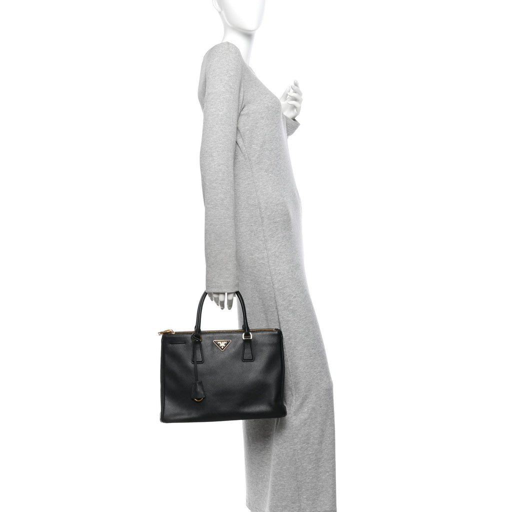 Saffiano Lux Large Galleria Double Zip Tote Black