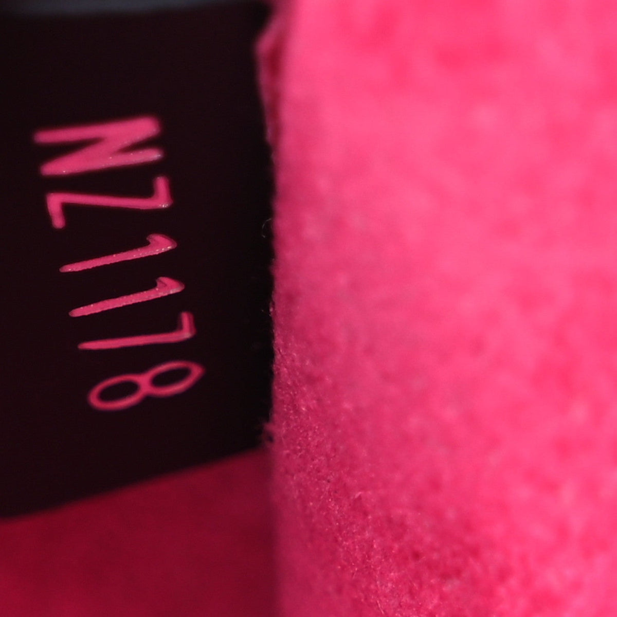 Epi Pochette Felicie Black Hot Pink