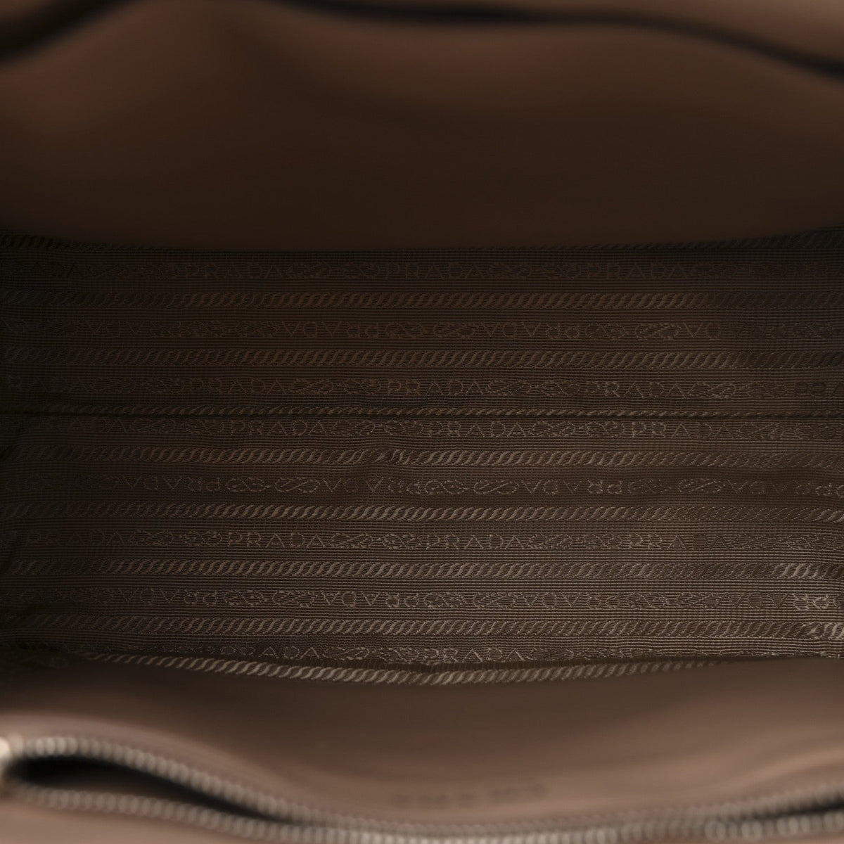 Soft Calfskin Impunture Diagramme Tote Cipria