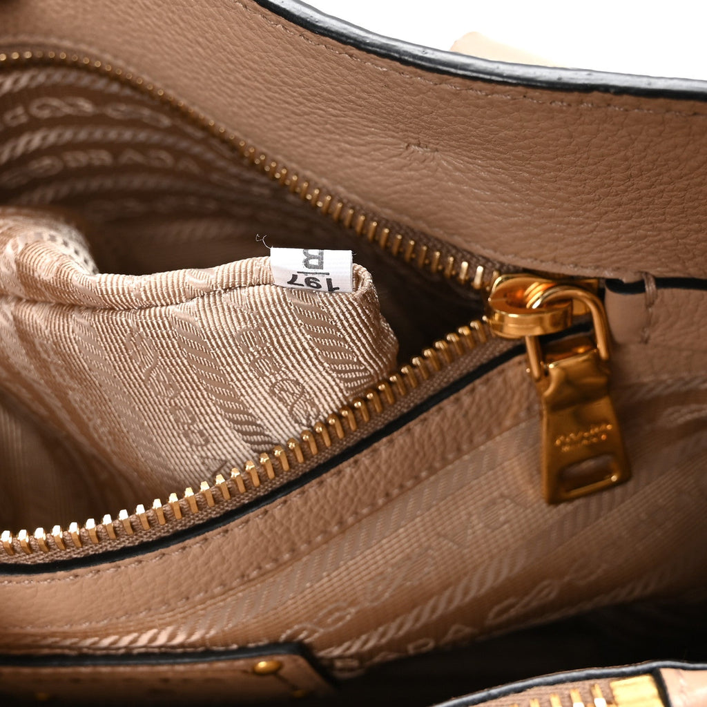 Vitello Phenix Tote Cammeo