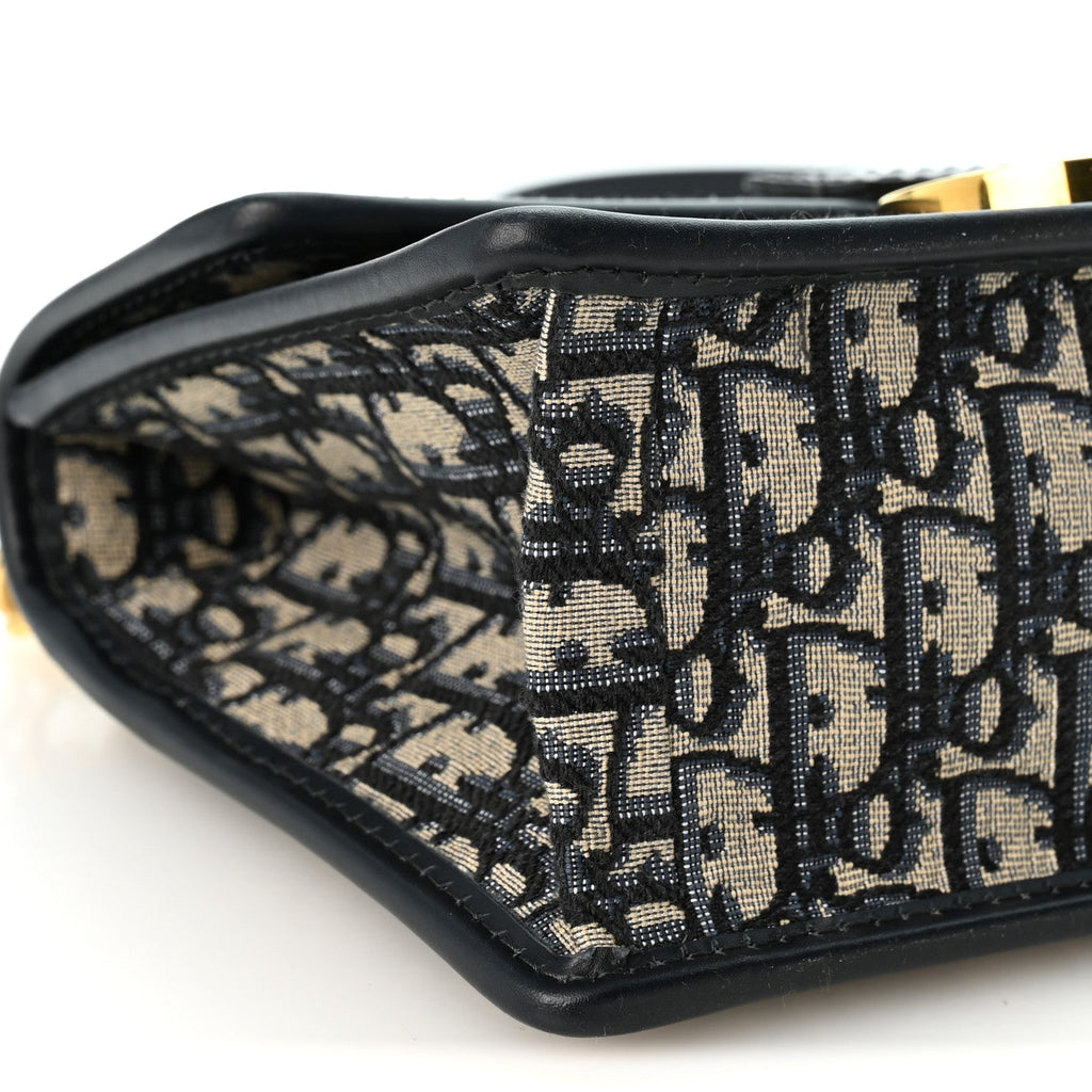 Oblique 30 Montaigne Chain Flap Bag Blue