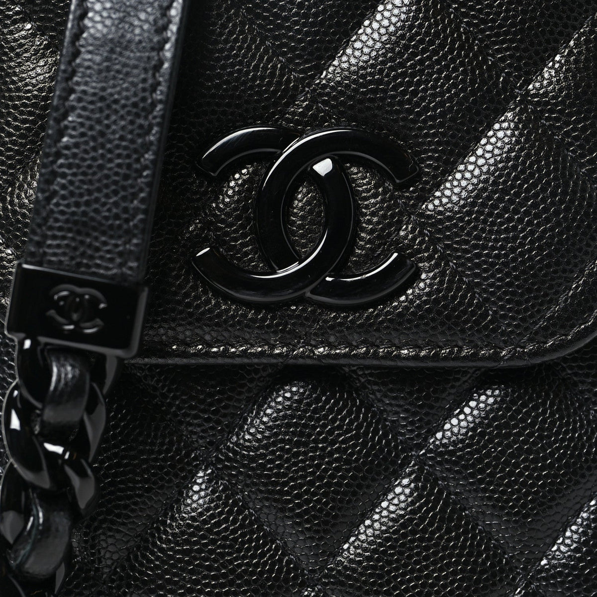 Caviar Quilted My Everything Clutch With Chain Black