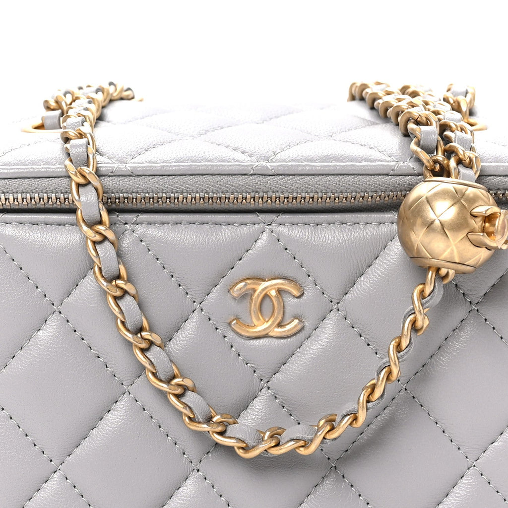 Lambskin Quilted Small Pearl Crush Vanity Case With Chain Grey