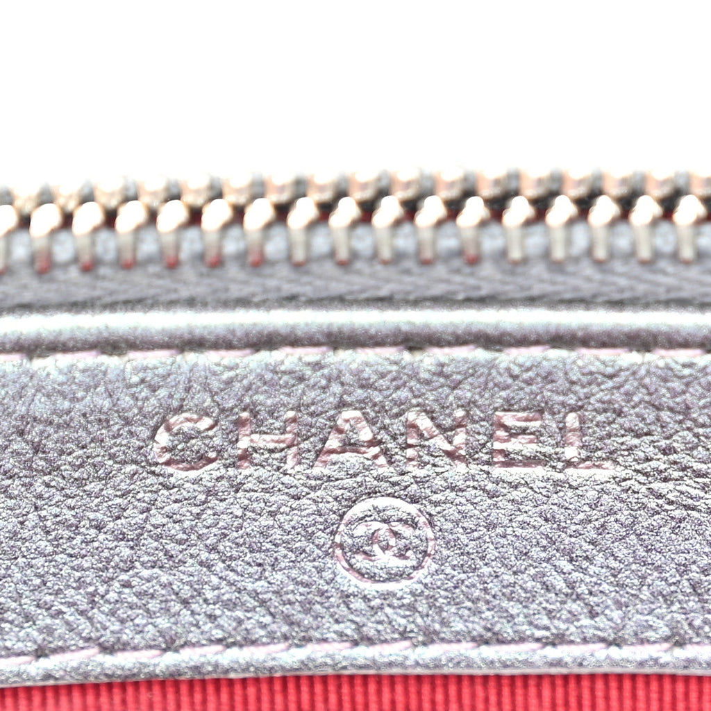 Iridescent Lambskin Calfskin Quilted Small Gabrielle Clutch With Chain Light Purple