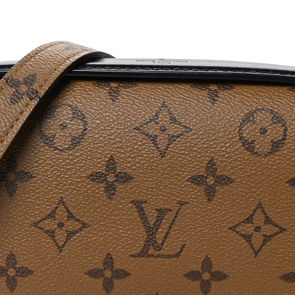 Reverse Monogram Pochette Metis