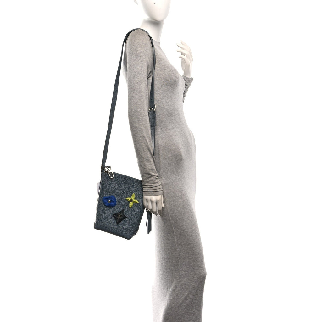 Taurillon Monogram Chalk Hobo Cruiser PM Granite Gray