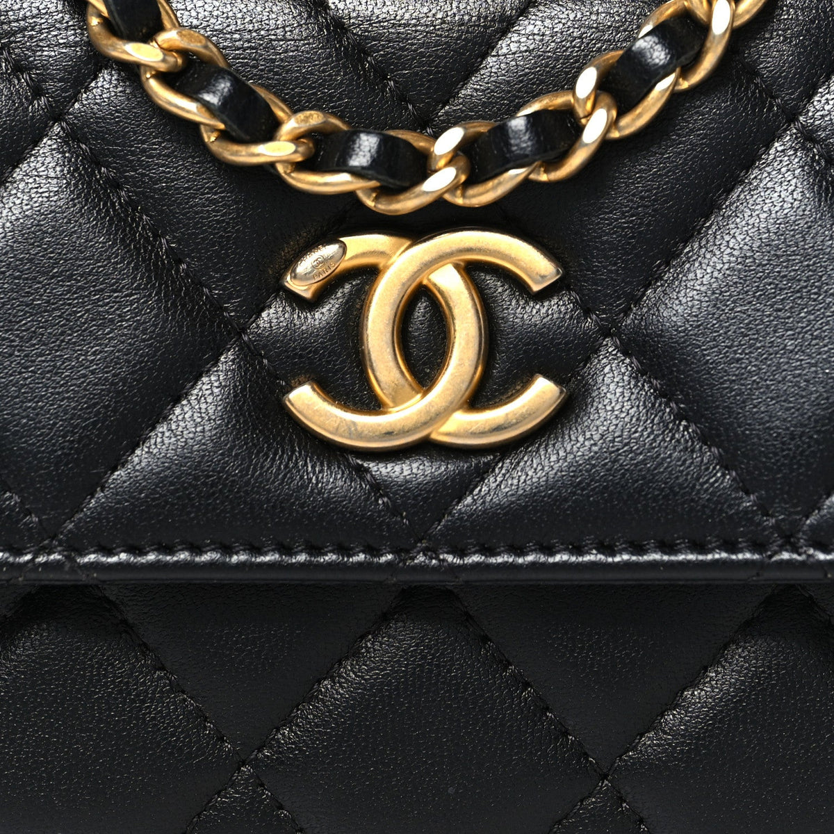 Lambskin Quilted Pearl Crown Clutch With Chain Black
