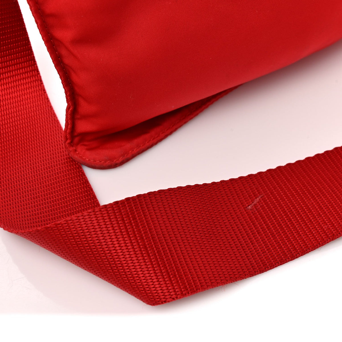 Nylon Vela Saffiano Flat Messenger Bag Rosso