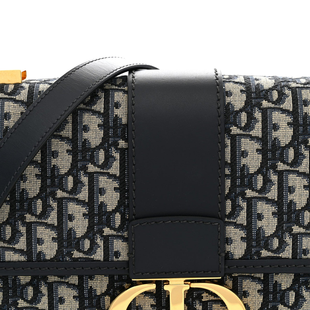 Oblique 30 Montaigne Chain Flap Bag Blue