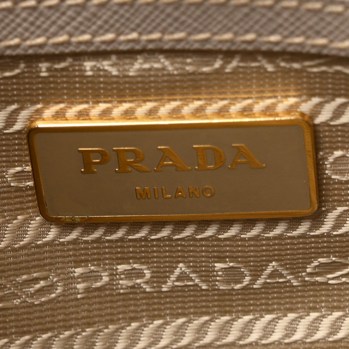 Saffiano Lux Medium Tote Argilla