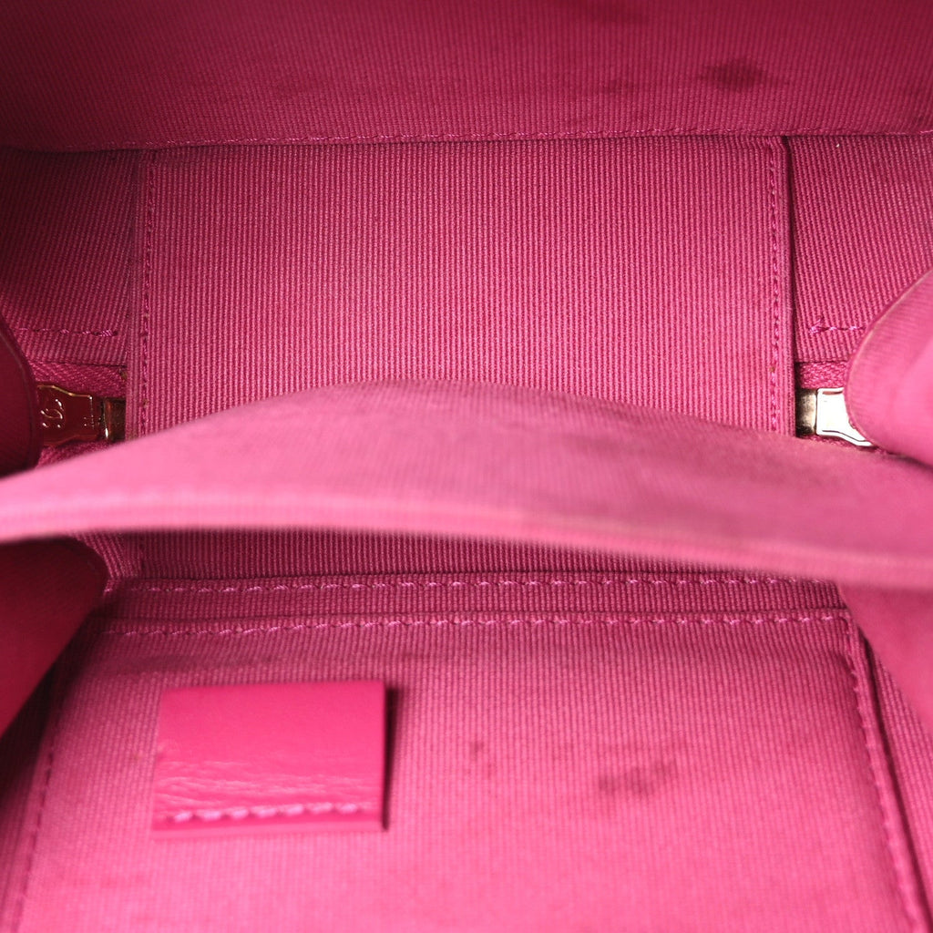 Caviar Quilted Twist Your Buttons Clutch With Chain Fuchsia