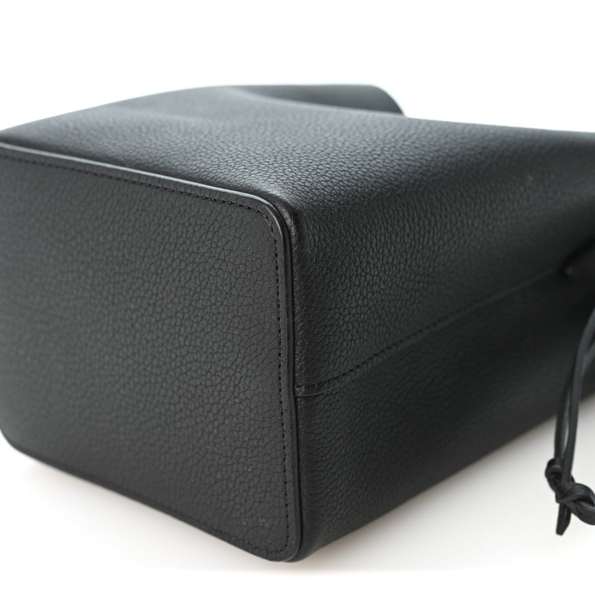 Calfskin Nano Lockme Bucket Black
