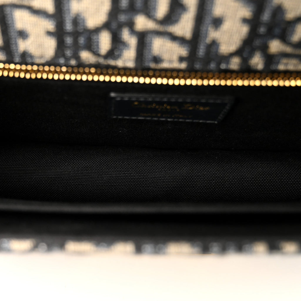 Oblique 30 Montaigne Chain Flap Bag Blue