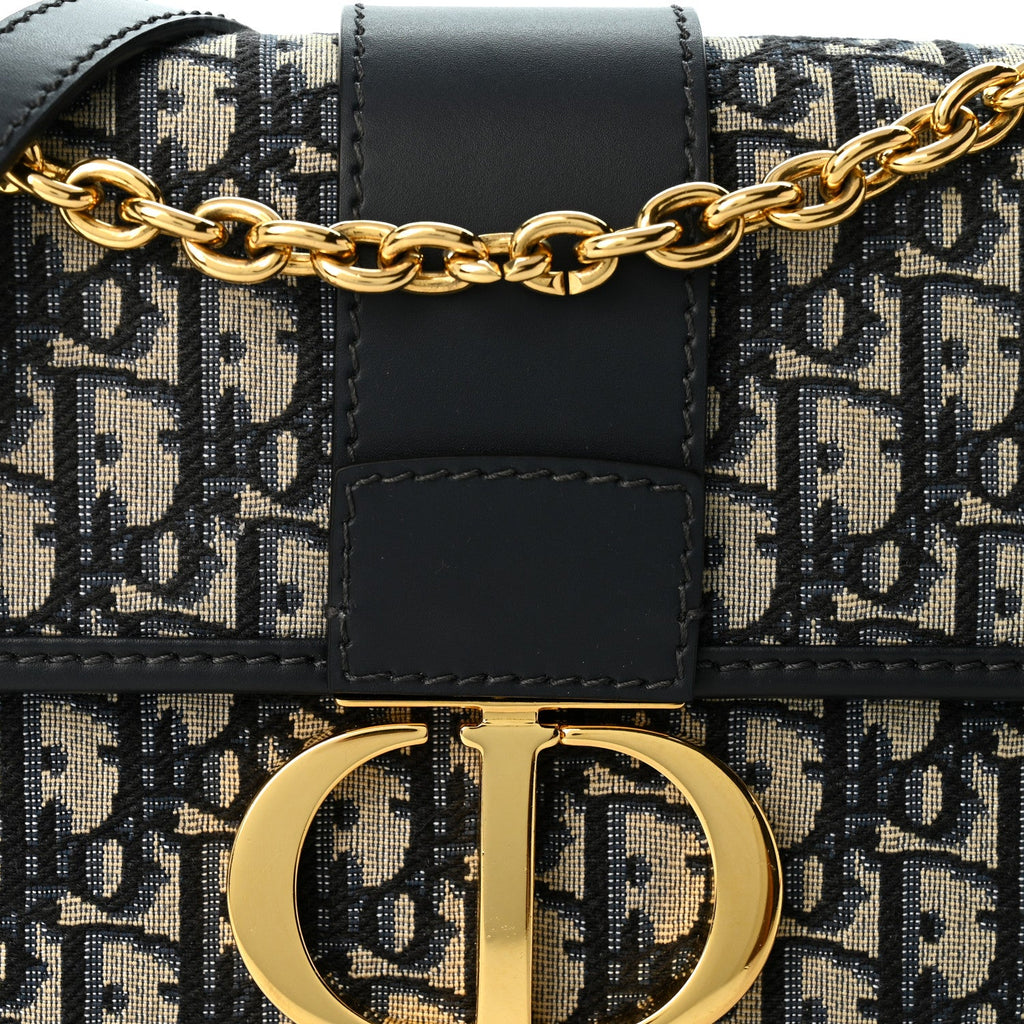 Oblique 30 Montaigne Chain Flap Bag Blue
