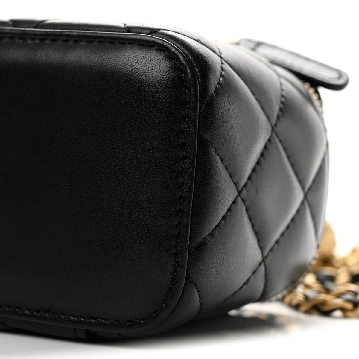 Lambskin Quilted Mini Pearl Crush Vanity Case With Chain Black