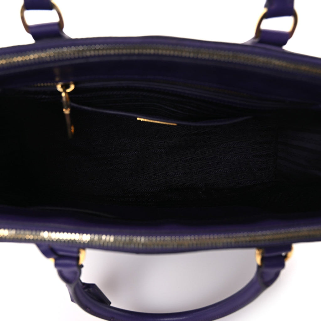 Saffiano Medium Galleria Double Zip Tote Viola