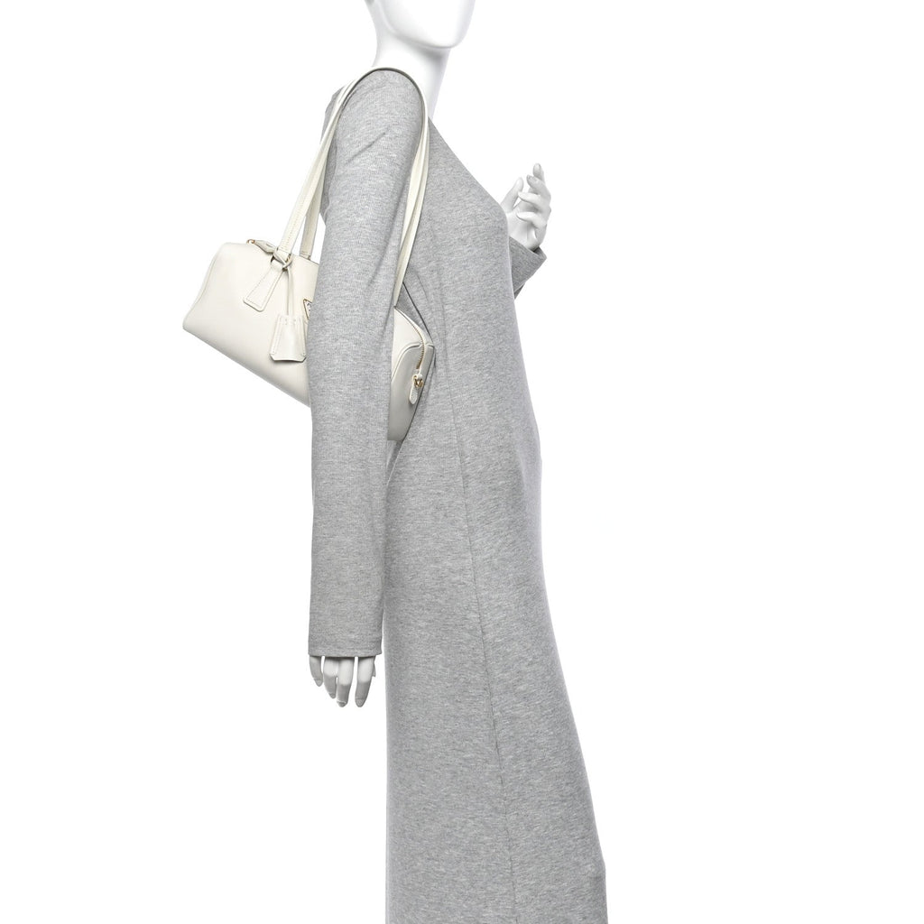 Soft Grain Medium Top Handle Bag With Padlock Bianco