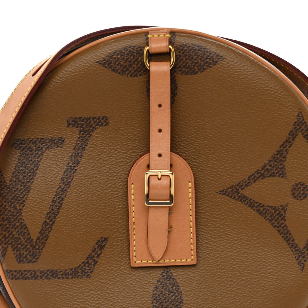 Reverse Monogram Giant Boite Chapeau Souple