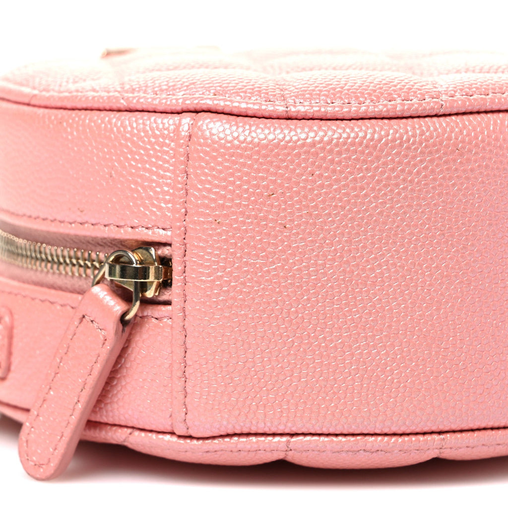Iridescent Caviar Resin Quilted Round Clutch With Chain Pink