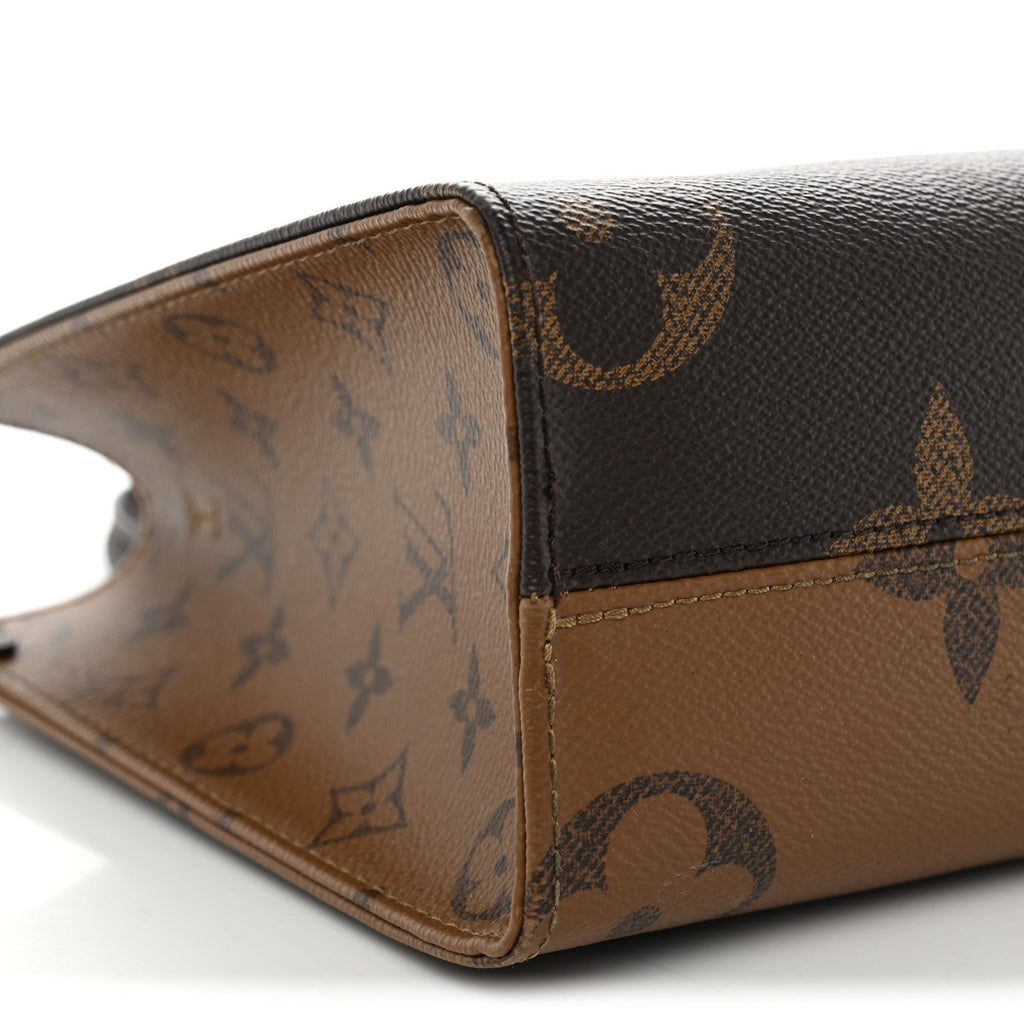 Reverse Monogram Giant Onthego PM