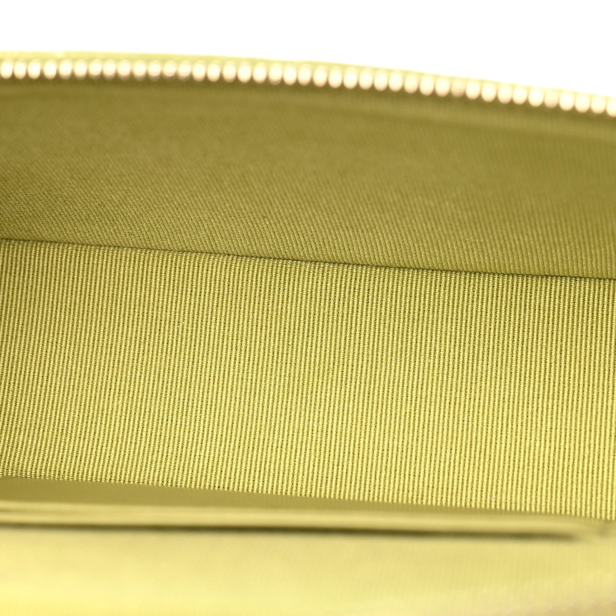 Caviar Quilted Top Handle Slim Vanity With Chain Khaki