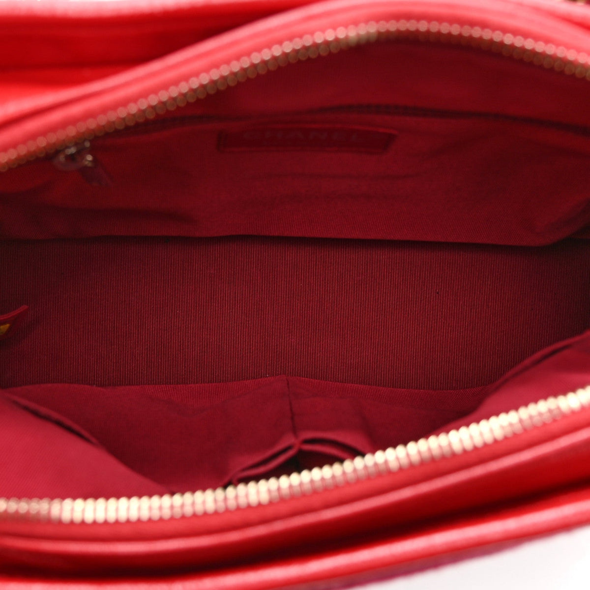 Wool Calfskin Quilted Medium Gabrielle Hobo Red