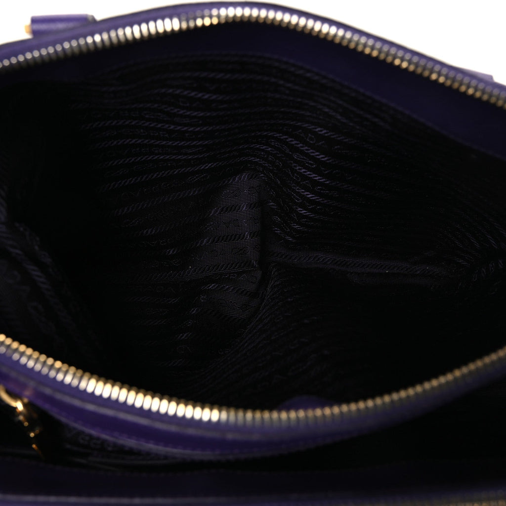 Saffiano Medium Galleria Double Zip Tote Viola