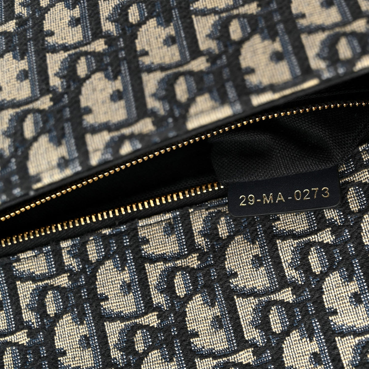 Oblique 30 Montaigne Chain Flap Bag Blue