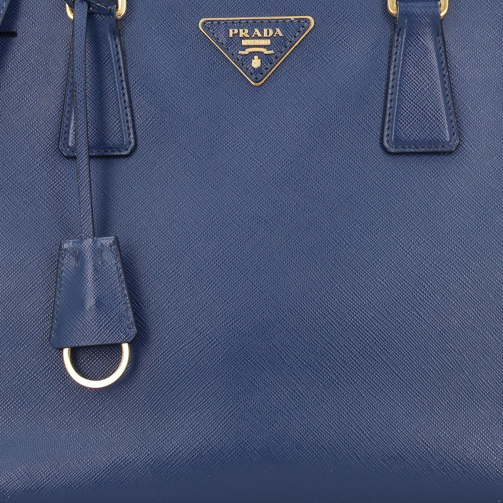 Saffiano Lux Medium Galleria Double Zip Tote Bluette