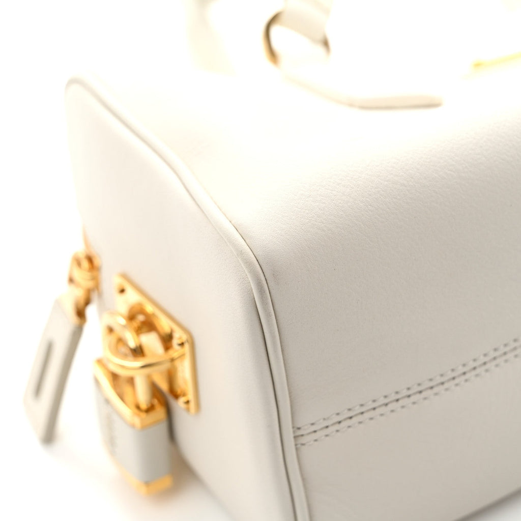 Soft Grain Medium Top Handle Bag With Padlock Bianco