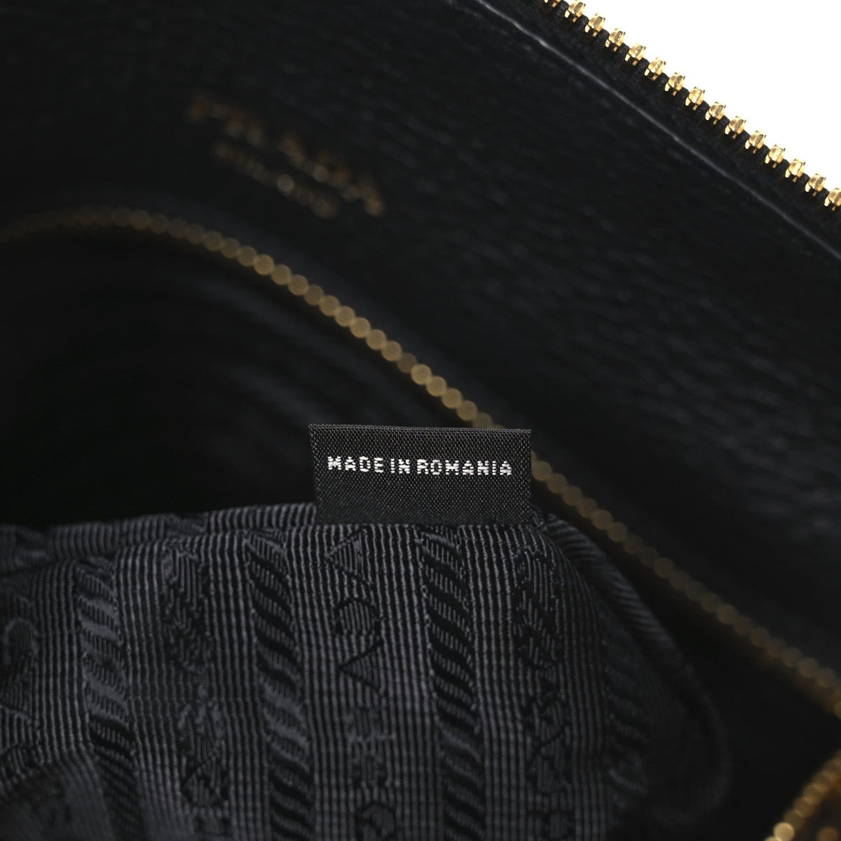 Vitello Daino Small Tote Black