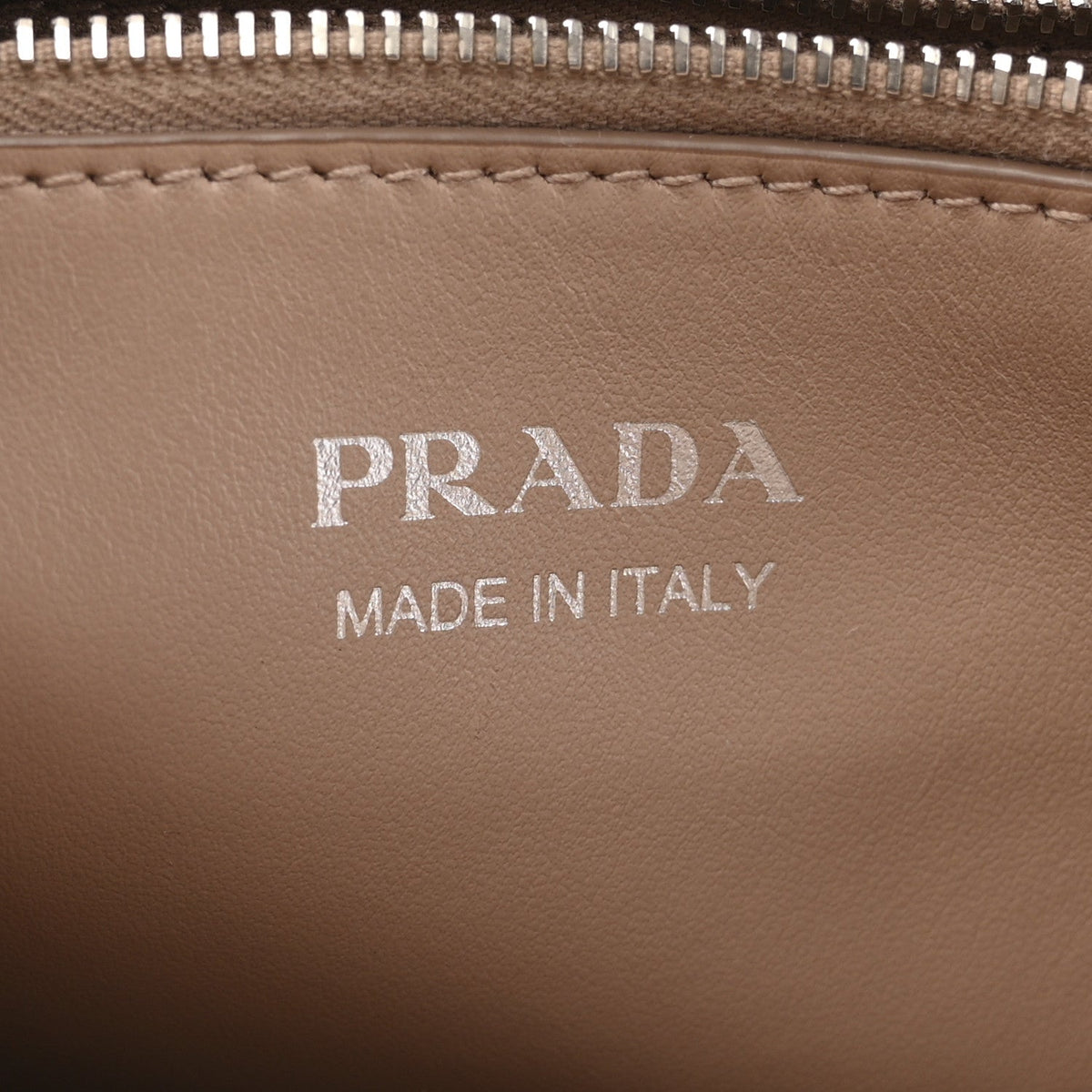 Soft Calfskin Impunture Diagramme Tote Cipria