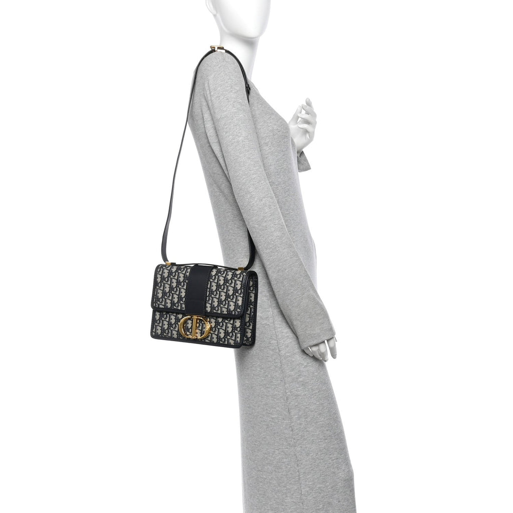 Oblique 30 Montaigne Chain Flap Bag Blue