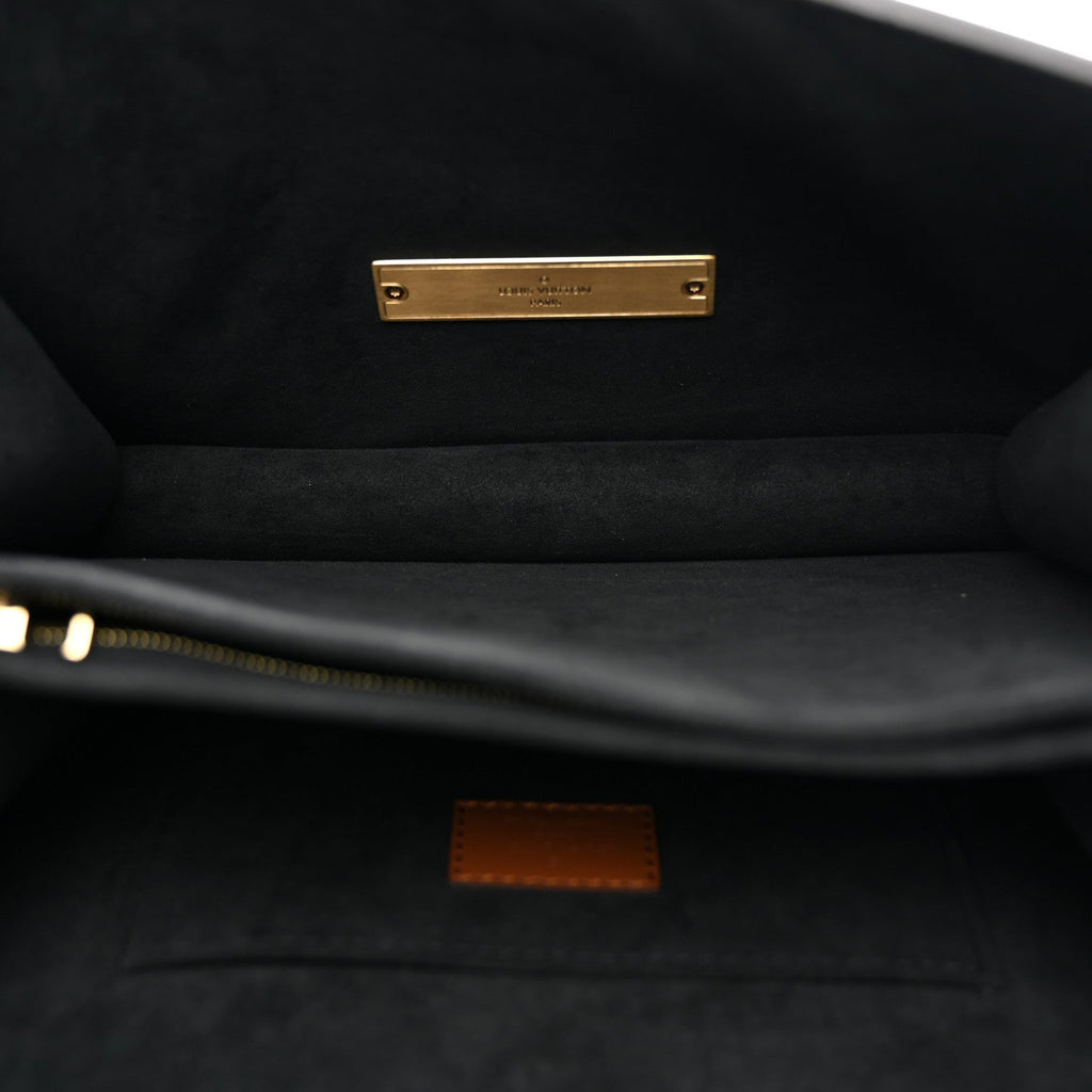 Reverse Monogram Dauphine MM