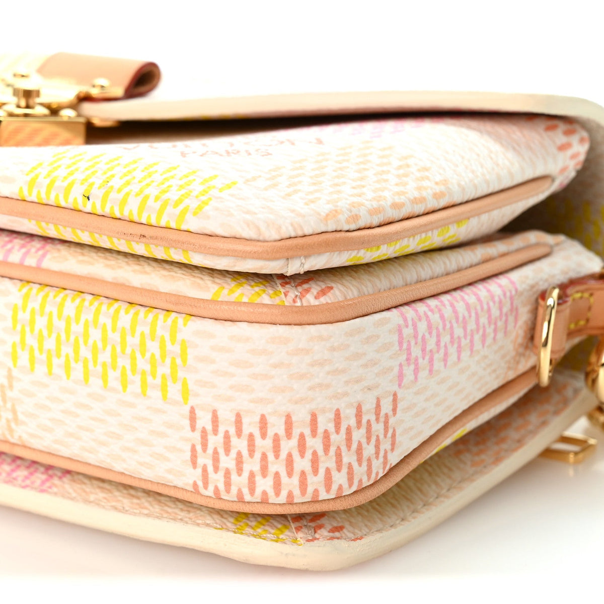 Damier Giant Pochette Metis East West Peach