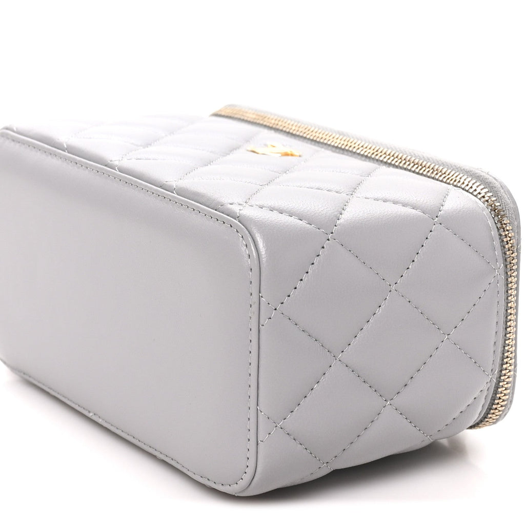 Lambskin Quilted Small Pearl Crush Vanity Case With Chain Grey