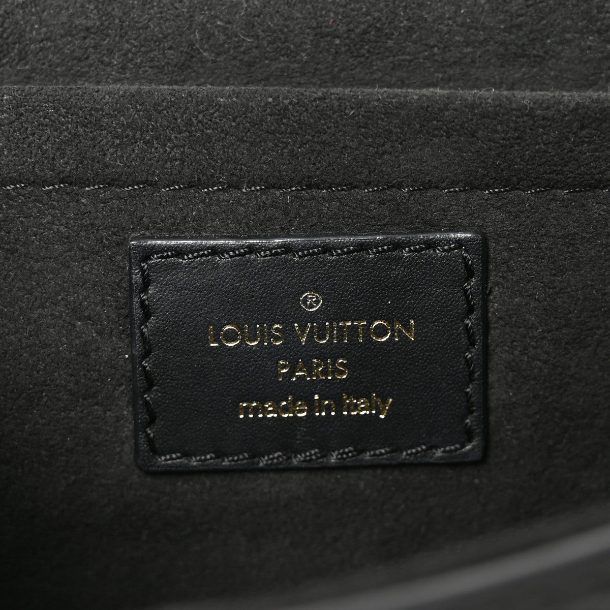 Calfskin New Wave Chain PM Black