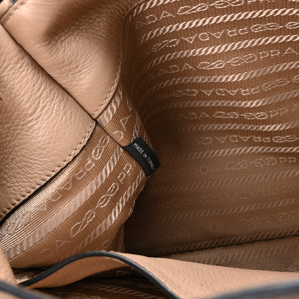 Vitello Phenix Tote Cammeo