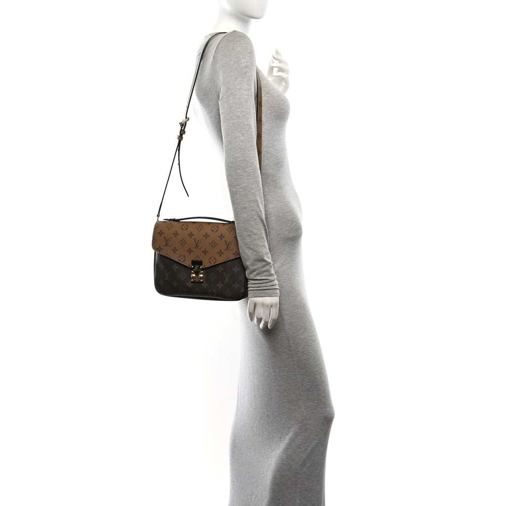 Reverse Monogram Pochette Metis