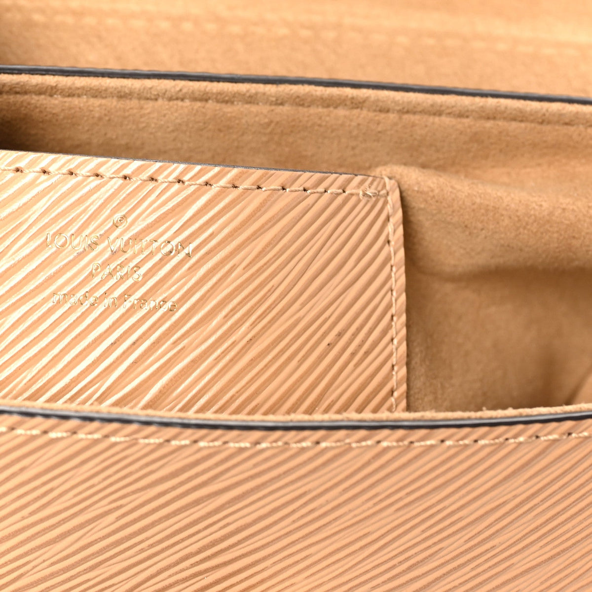 Epi Twist Shoulder Bag MM Camel
