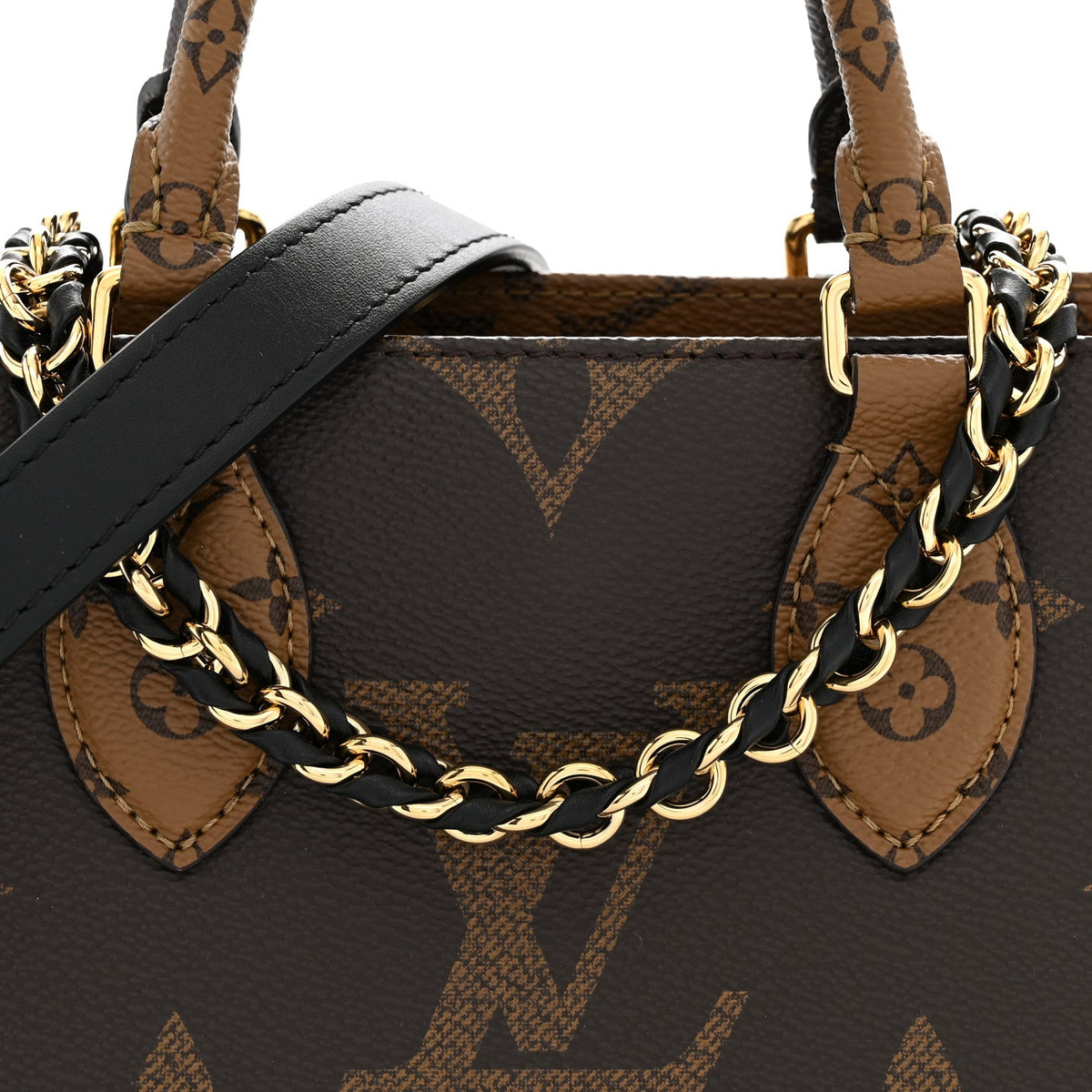 Reverse Monogram Giant OnTheGo East West Chain