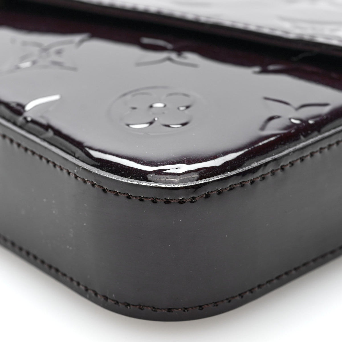Vernis Pochette Felicie Chain Wallet Amarante