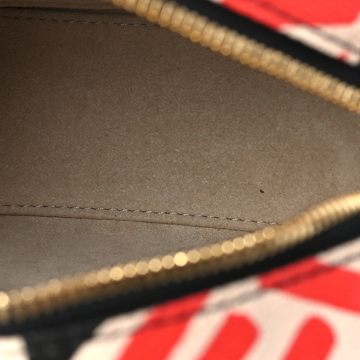 Monogram Giant Crafty Boite Chapeau Souple PM Creme Rouge Black