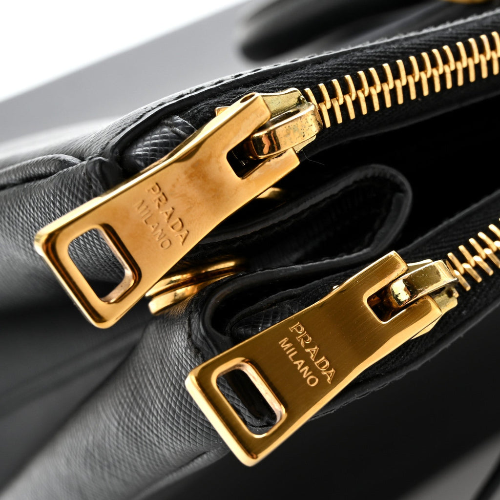 Saffiano Lux Large Galleria Double Zip Tote Black