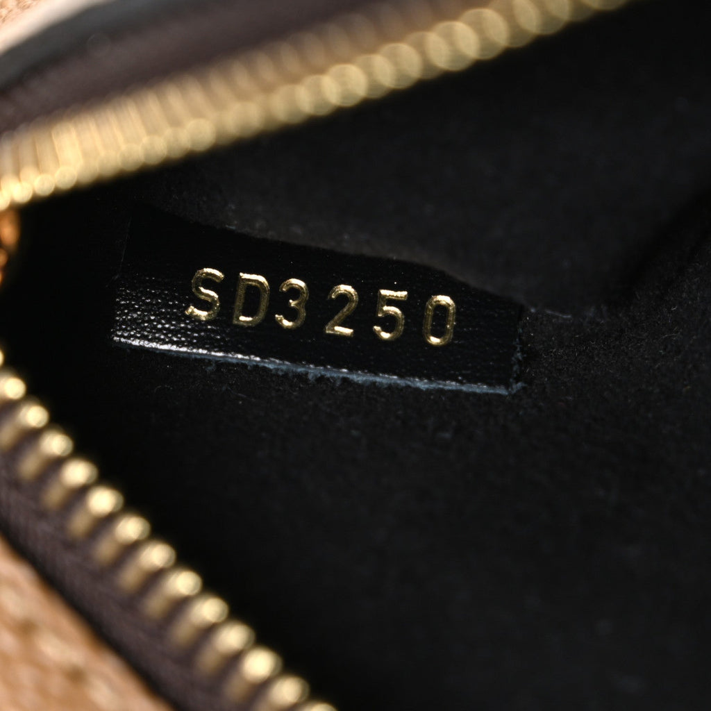 Reverse Monogram Pochette Metis