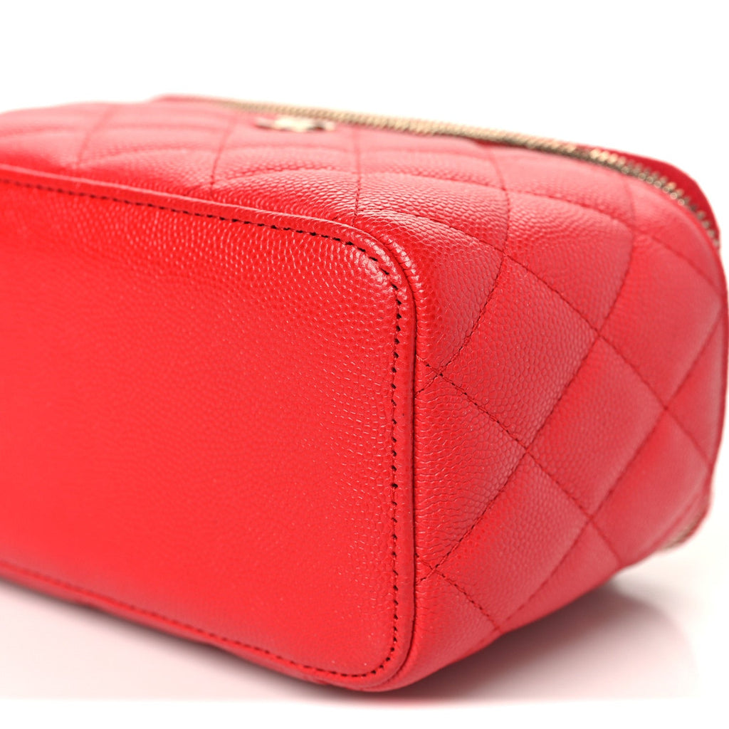 Caviar Quilted Small Vanity Case With Chain Red