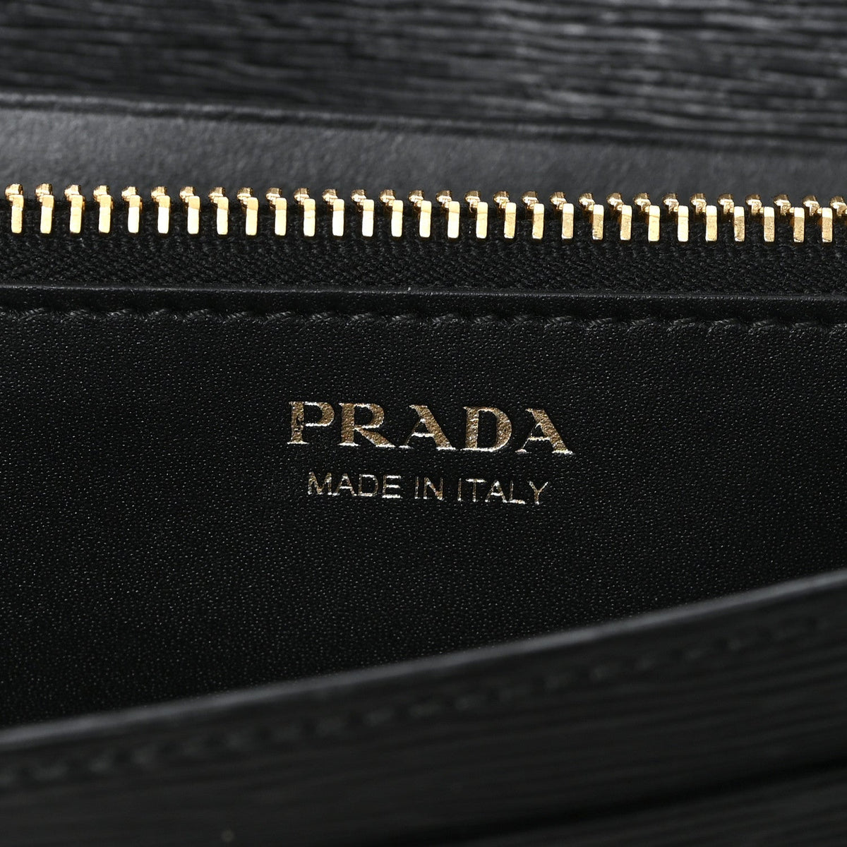 Vitello Move Metal Oro Chain Wallet Black