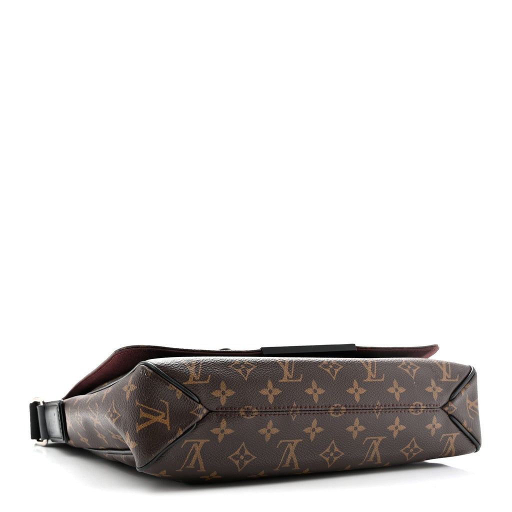 Monogram Macassar District MM