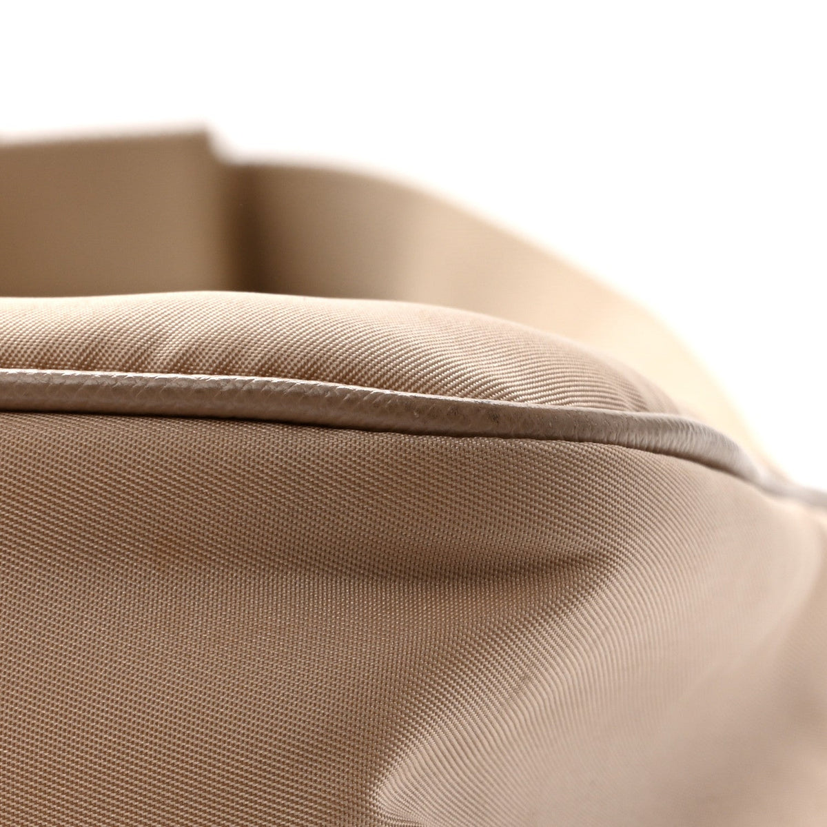 Tessuto Saffiano Re-Edition 2005 Shoulder Bag Cammeo